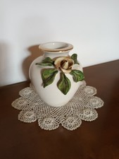 Vaso Capodimonte vintage in porcellana h 9 cm con fiore applicato e giglio di...