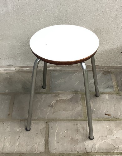 Sgabello metalli formica - in,