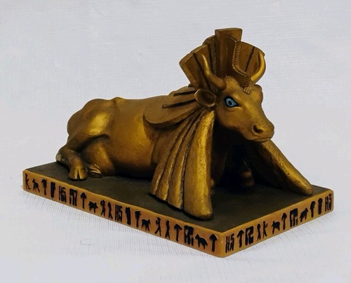 Statuina mucca sfilata