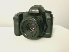 Corpo fotocamera reflex digitale Canon EOS 5D Mark II con obiettivo 50 mm e accessori