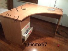 scrivania ad angolo cassetti