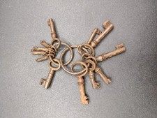 Mazzo 10 Chiavi Antiche in Ferro Battuto – Epoca 1800/1900 – Originali da Mobili