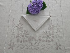 Tovaglia ricamata in punto