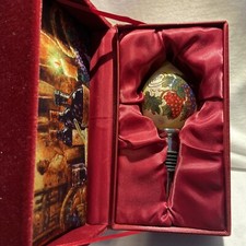 Ne'Qwa Art Vineyard Wine Stopper Hand Painted Glass Grapes Artist: Paul Brent