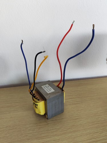 Trasformatore ups gruppo - ups, di