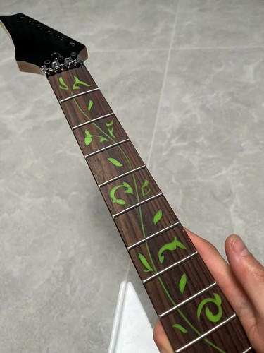 Reverse headstock 22frets