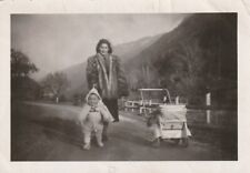 B4 - Foto Photo Fotografia Anni 50 - Donna Pelliccia Bambino Carrozzina