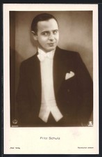 Attore Fritz Schulz in frack