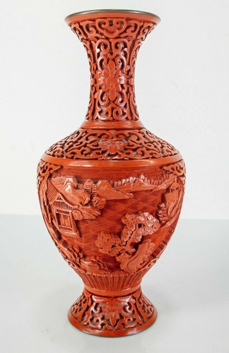 Antico vaso cinese intagliato