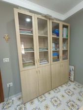 mobili per ufficio, composto da 2 scrivanie, 2 armadi con vetrina, 1 cassettiera