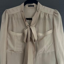 MASSIMO DUTTI Blusa beige in pura seta con fiocco e maniche arrotolabili. Taglia 38/10