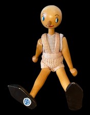 Bambola vintage anni 50 Polonia legno Pinocchio Peg con vestito in maglia e scarpa nera ma senza cappello