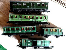 Cinque vagoni per  N  con ganci standard come foto .