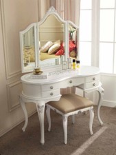 PETTINIERA CON SPECCHIO E SGABELLO IN LEGNO AVORIO CON DECORI IN FOGLIA ARGENTO