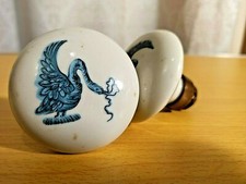 Maniglie antiche per porte in maiolica. XIX secolo. Faience-ottone. Originale