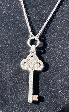 Collana Guess ciondolo a forma