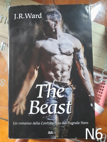 The beast ward libro - j.r.,
