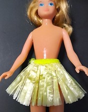 B183 - BARBIE / SKIPPER HAWAIIAN FUN 1990 gonna gonnellino strisce gialle pla
