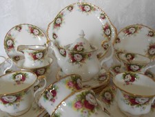 ROYAL ALBERT - SET DA TÈ CON