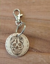 Portachiave teschio in legno realizzato con pirografo