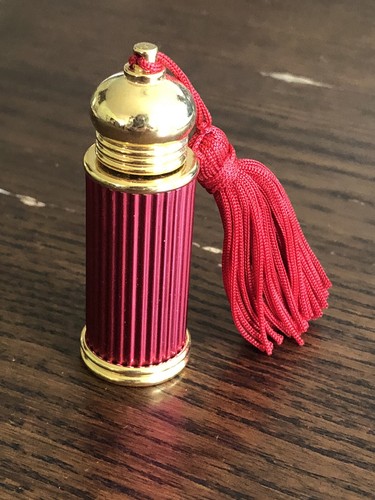 Una piccola bottiglia profumo