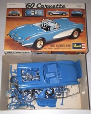 REVELL 1/25 CORVETTE 1960