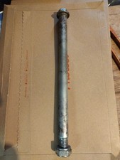 Suzuki RGV 250 ricambi perno ruota posteriore