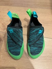 Scarpe da arrampicata su