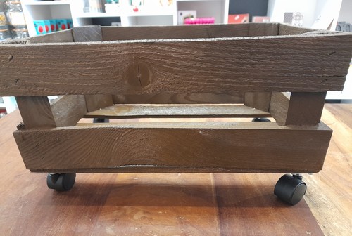Cassetta legno marrone con - in,