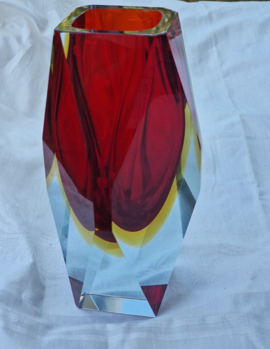 Vaso rosso taglio - rosso, sfaccettato
