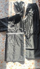 impermeabile e pantaloni uomo