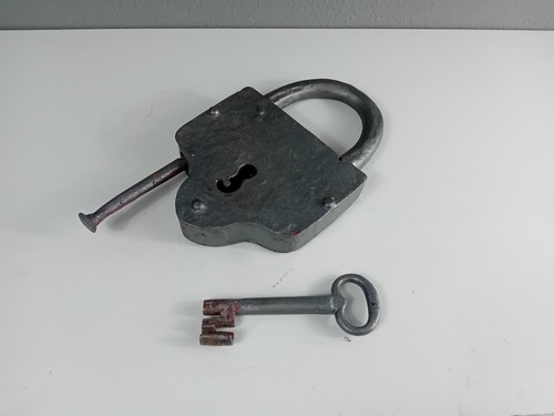 Antico grande lucchetto - 🔐,
