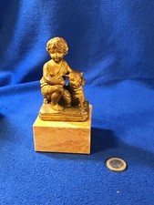 scultura in metallo dorato