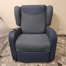 poltrona alzapersona elettrica 2 motori,nuova,tarata per sollevare max 160kg, 