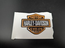 HARLEY 75MM LOGO ADESIVO 3D SIGLA EMBLEMA FREGIO STEMMA SCRITTA BADGE TARGA NOME