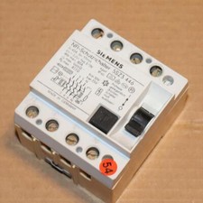 One Siemens 5SZ3 446 relè