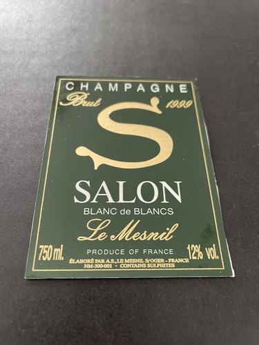 Une étiquette champagne - une,