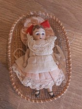 ancienne poupée mignonnette