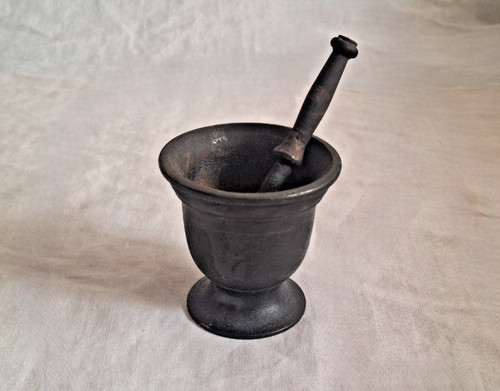 Antico piccolo mortaio con - piccolo,