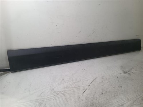 Cornice porta anteriore