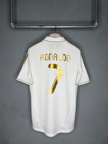Real madrid cristiano - •,