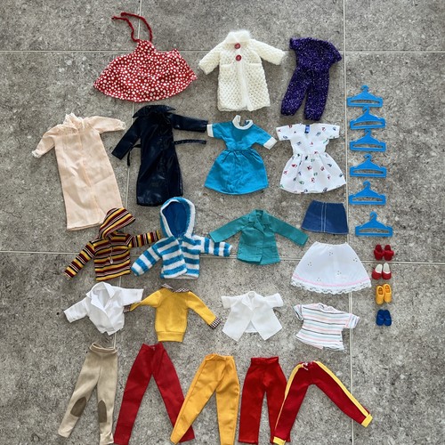 Vestiti/scarpe/appendiabiti