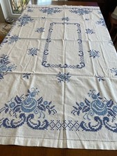 tovaglia copri tavolo vintage in LINO BIANCO cm. 145 x 107 ricamo a mano in BLU