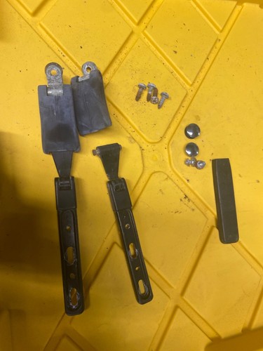 Rear quarter window vent lock - quarter,
