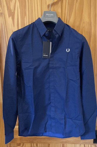 Camicia nuova con etichette