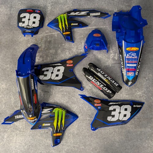 Plastiche grafica yamaha - +,