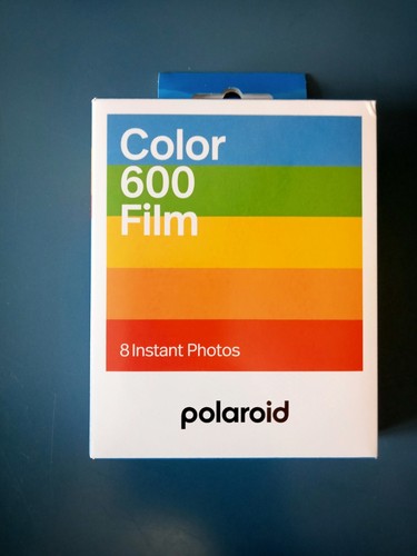 Polaroid color 600 8 pose - color,