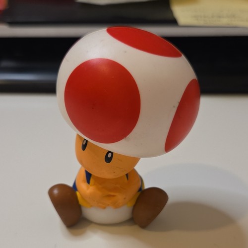 Action figure toad seduto - action,