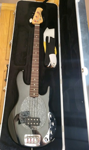 Musicman stingray basso 2006 - musicman,