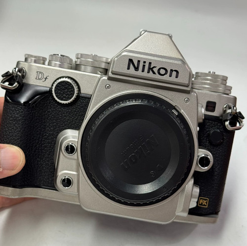 Nikon 2mp dslr camera - nikon,